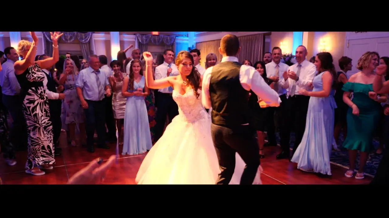 bride and groom dancing | EMG