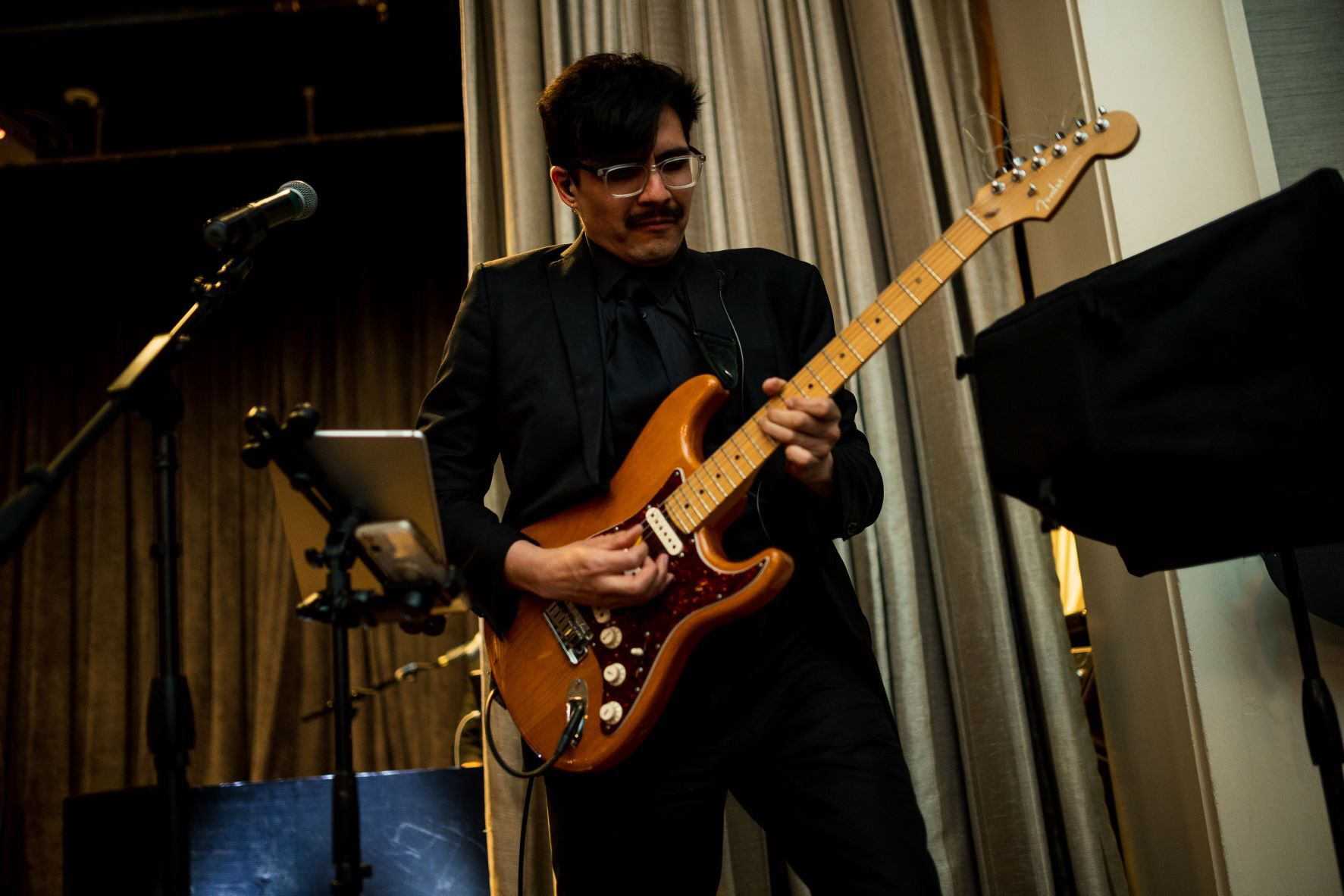 Guitar player at wedding | Elegant Music Group